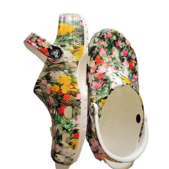 Women Crocs - Picture 5 of 5